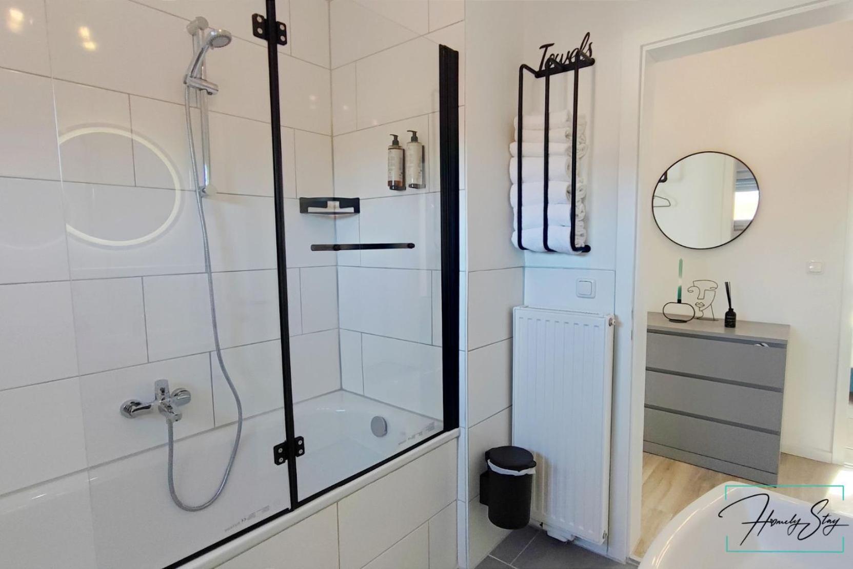 Homely Stay - Urban Oasis Apartments Moosburg an der Isar ภายนอก รูปภาพ